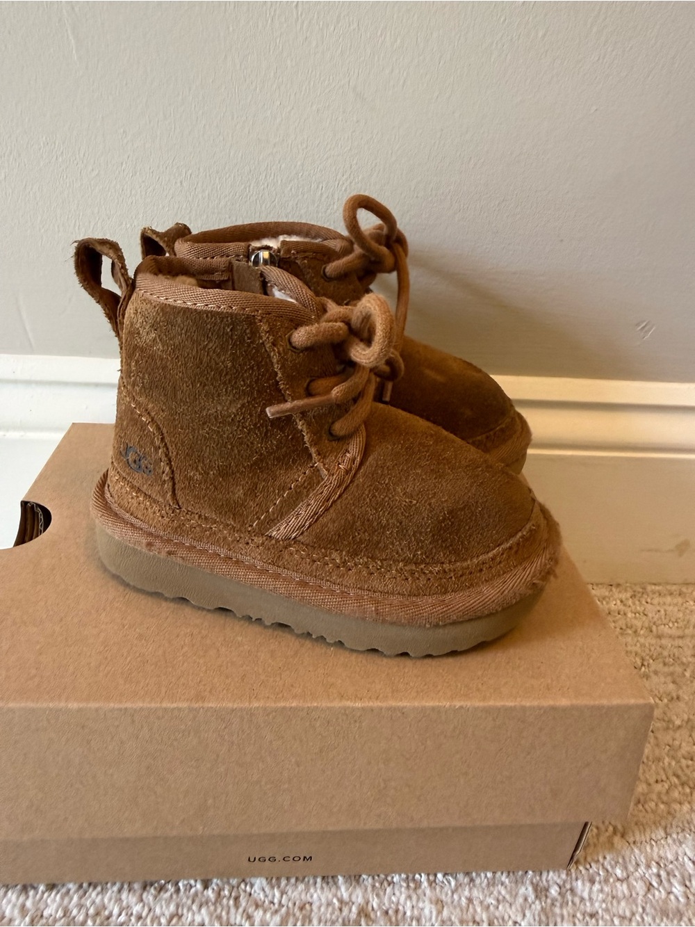 UGG Kids Chestnut Toddler Neumel II Boots 6C